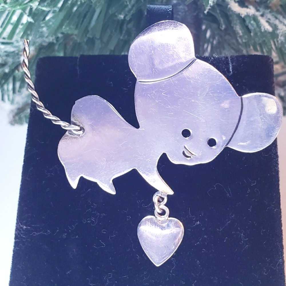 Vintage Sterling Silver Handmade 3D Mouse Holding Heart Brooch Pin.